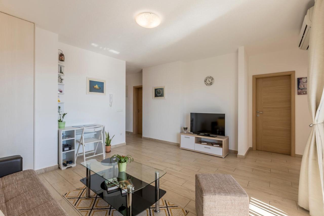 Apart Sa Terasom 250M Od Plaze,Parking,Wi Fi,Rostilj Trogir Exterior photo