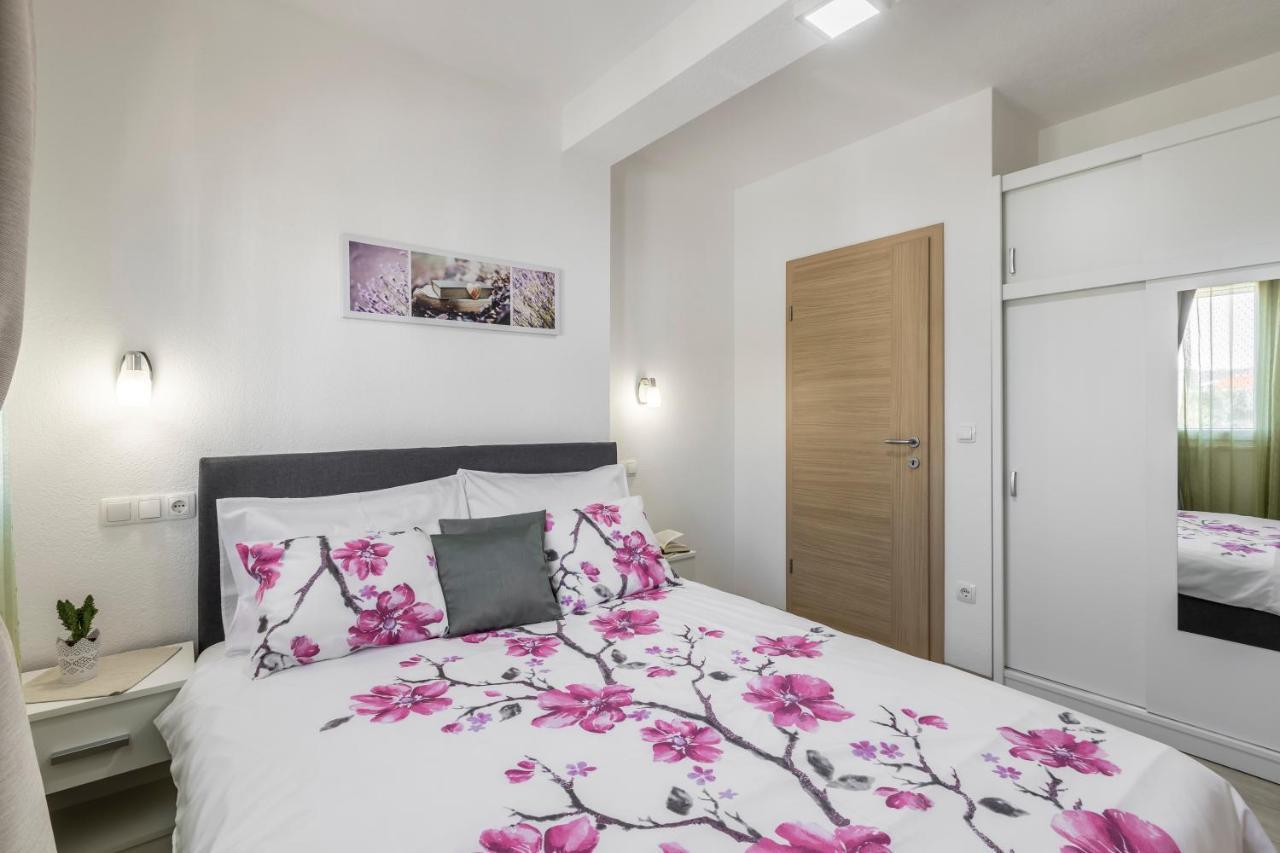 Apart Sa Terasom 250M Od Plaze,Parking,Wi Fi,Rostilj Trogir Exterior photo