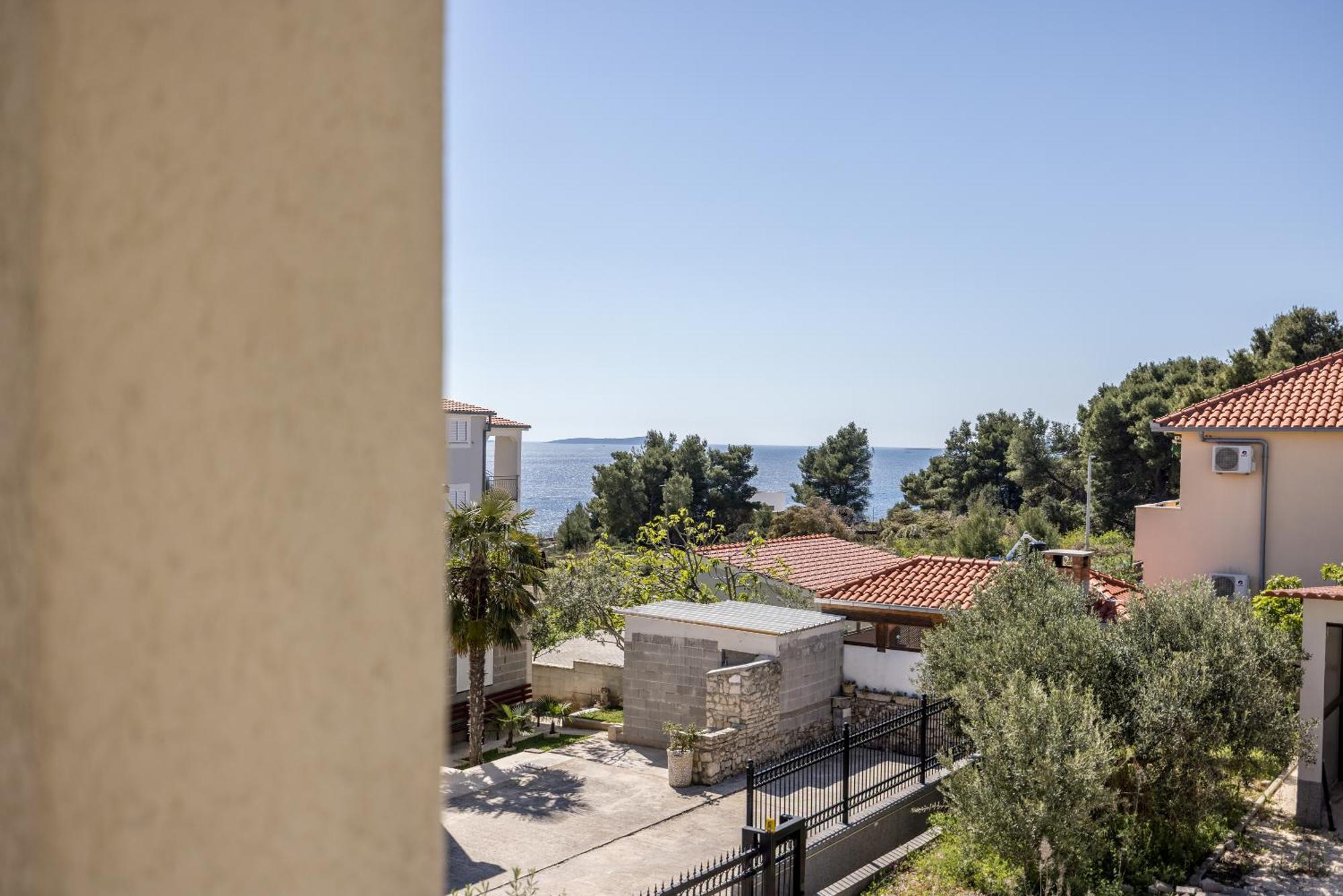 Apart Sa Terasom 250M Od Plaze,Parking,Wi Fi,Rostilj Trogir Exterior photo